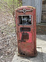 USA - Funks Grove IL - Old Country Store Rusty Gas Pump (9 Apr 2009)